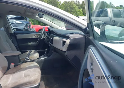 2016 Toyota Corolla Le z USA, uszkodzony, nr VIN 5YFBURHE3GP511655